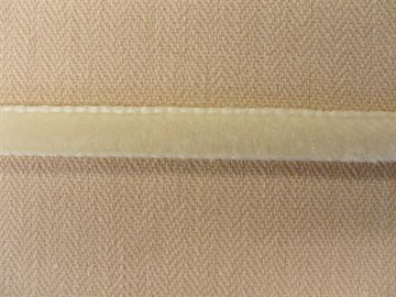 Dobbeltsidet velourbånd, off white  5mm, 1m