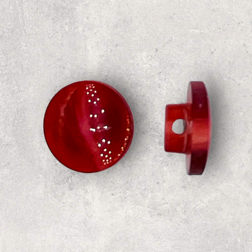 Lyserød/rød plastknap, opaque. 1-huls ø10mm