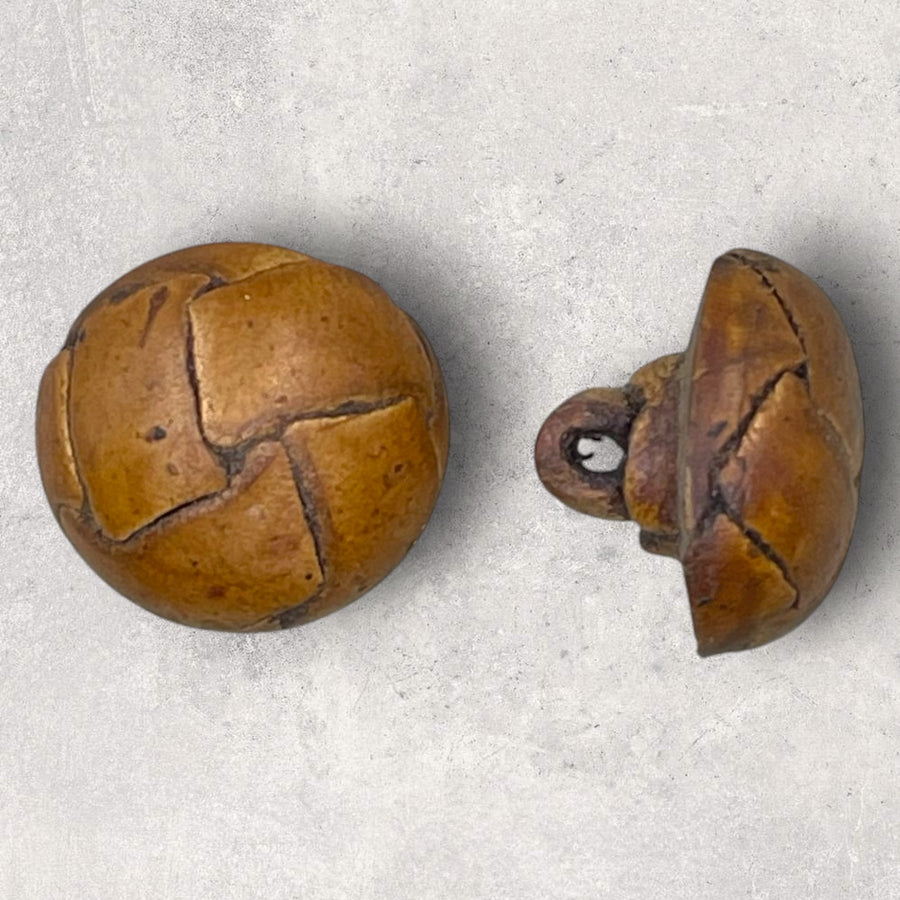 Læderknap brun, flettet, 1-øje ø17mm