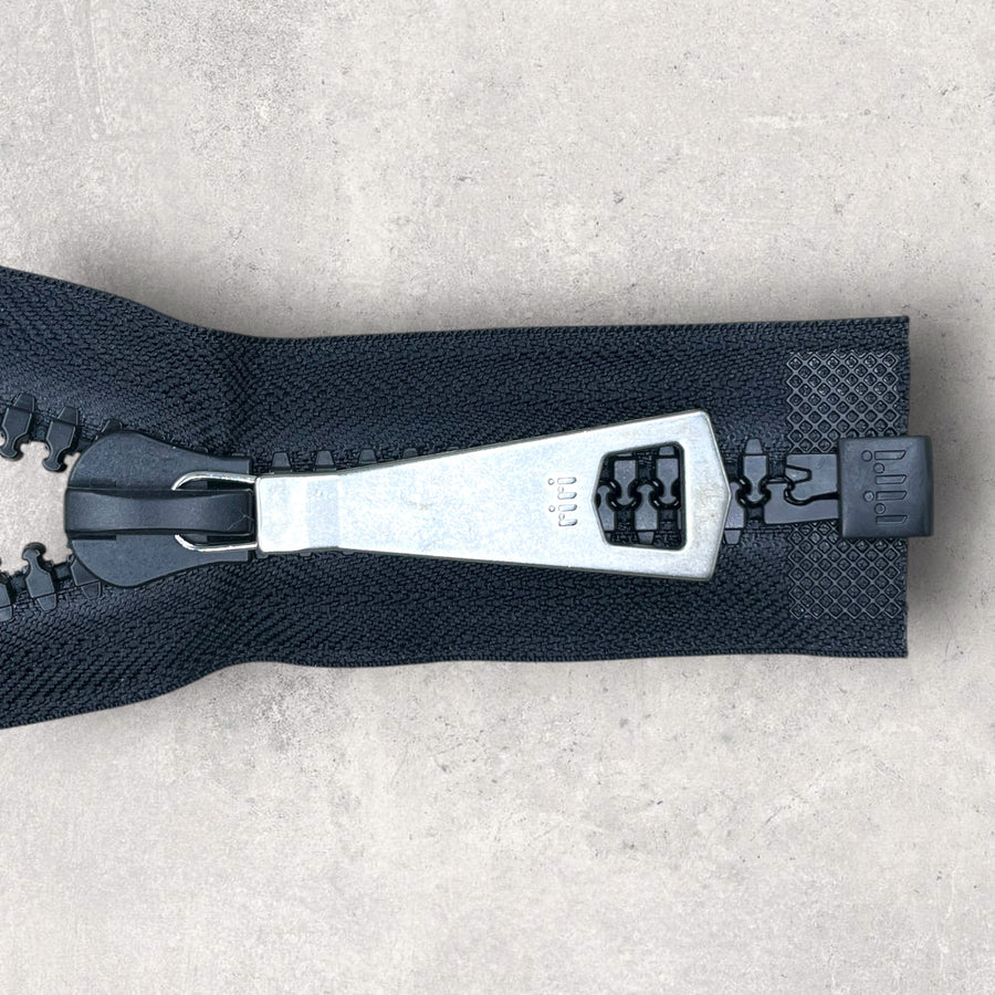 Sort plast delbar 58cm 10mm