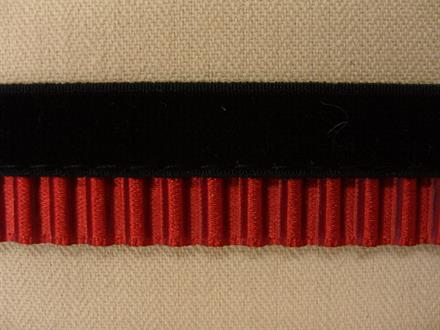 Stropelastik m. flæse, sort/rød, 15mm, 1m