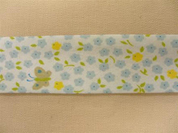 Skråbånd mønstret, hvid med lyseblå blomster, bred, 1m