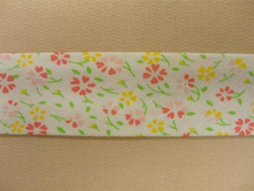 Skråbånd mønstret, hvid med lyserøde og gule blomster, 1m