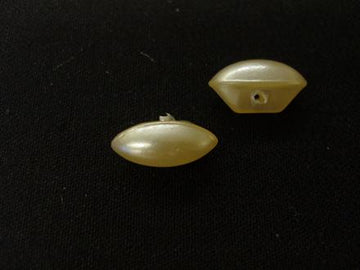 Glasknap oval m. spidse ender, off white blank