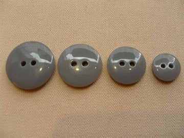 Blank grå knap 2-huls, 15mm