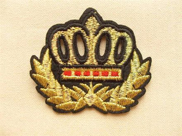 Strygemærke, emblem med krone, guld/sort