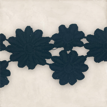 Blomsterbånd sort, med 3 størrelser blomster, 1m