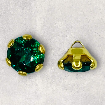 Smaragdgrøn diamantslebet plastknap guldindfattet, ø9mm 1-huls