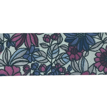 Skråbånd mønstret, blå og røde blomster på hvid bund 27mm, 1m